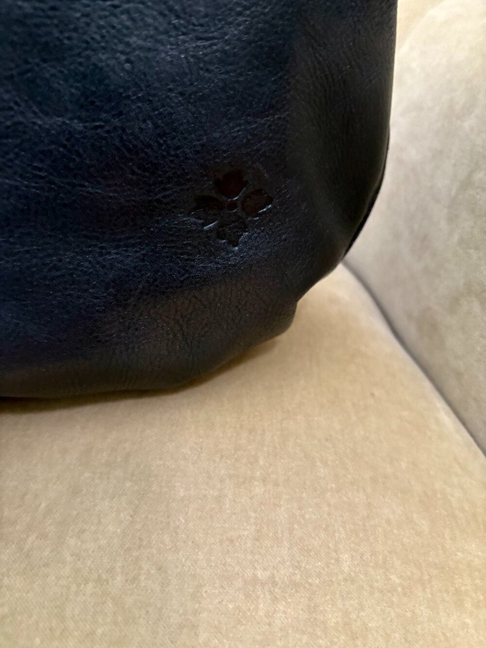 Auth. PATRICIA NASH Iconic Pebbled Leather Whip Stitch Large Hobo Shoulder Bag - Picture 2 of 7